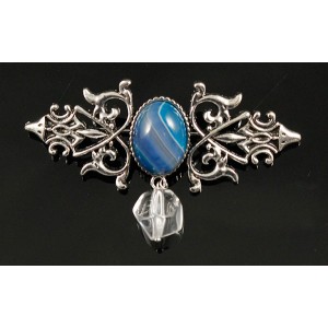 Брошь из агата синего (тонир.) "вензель", основа 70х2.4мм, овал 18х13мм, подвеска горный хрусталь