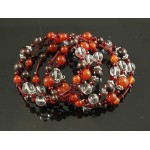 Браслет из граната, горного хрусталя и сердолика на струнке 5-6 оборотов