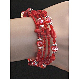 Браслет из коралла красного (цилиндры и галтовка) на струнке с хрусталем и бисером
