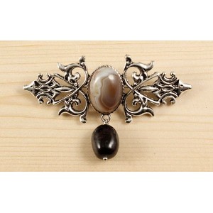 Брошь из агата серого (ботсванский) "вензель", основа 70х2.4мм, овал 18х13мм, подвеска гранат