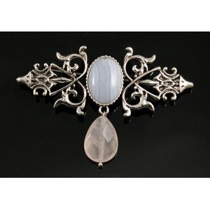 Брошь из агата голубого (сапфирин) "вензель", основа 70х2.4мм, овал 18х13мм, подвеска кварц розовый