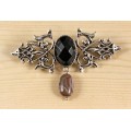 Брошь из агата черного (огранка) "вензель", основа 70х2.4мм, овал 18х13мм, подвеска агат серый