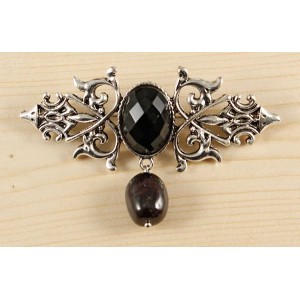 Брошь из агата черного (огранка) "вензель", основа 70х2.4мм, овал 18х13мм, подвеска гранат