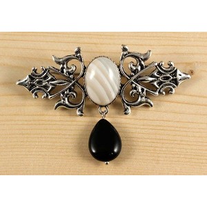 Брошь из агата белого "вензель", основа 70х2.4мм, овал 18х13мм, подвеска агат черный