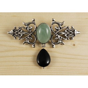 Брошь из авантюрина зеленого "вензель", основа 70х2.4мм, овал 18х13мм, подвеска агат черный