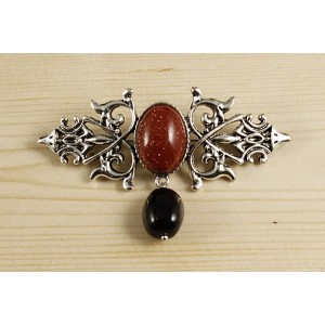 Брошь из авантюрина красного (иск.) "вензель", основа 70х2.4мм, овал 18х13мм, подвеска гранат