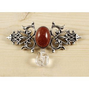 Брошь из авантюрина красного (иск.) "вензель", основа 70х2.4мм, овал 18х13мм, подвеска горный хрусталь