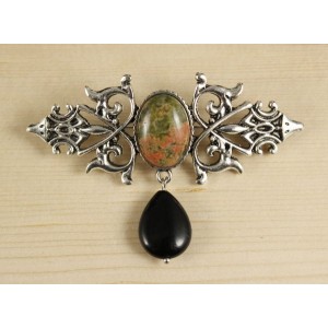 Брошь из унакита "вензель", основа 70х2.4мм, овал 18х13мм, подвеска агат черный