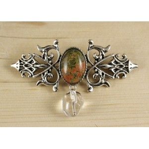 Брошь из унакита "вензель", основа 70х2.4мм, овал 18х13мм, подвеска горный хрусталь