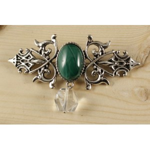 Брошь из малахита "вензель", основа 70х2.4мм, овал 18х13мм, подвеска горный хрусталь