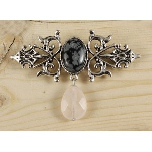 Брошь из обсидиана снежного "вензель", основа 70х2.4мм, овал 18х13мм, подвеска кварц розовый