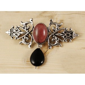 Брошь из родонита "вензель", основа 70х2.4мм, овал 18х13мм, подвеска агат черный