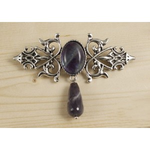 Брошь из флюорита "вензель", основа 70х2.4мм, овал 18х13мм, подвеска аметист