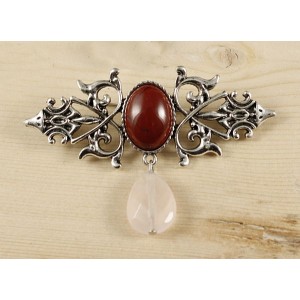 Брошь из яшмы красной "вензель", основа 70х2.4мм, овал 18х13мм, подвеска кварц розовый