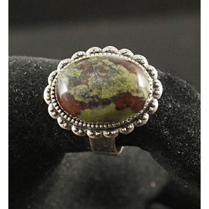 Кольцо из яшмы (гелиотроп), овал 18х13мм, литая основа, безразмерное