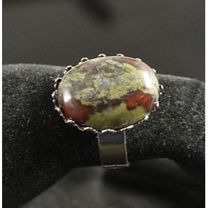 Кольцо из яшмы (гелиотроп), овал 18х13мм, безразмерное