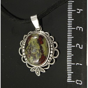 Кулон из яшмы (гелиотроп), овал 18х13мм, основа "трилистник"