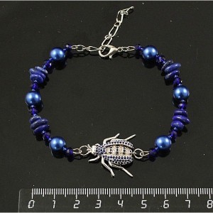 Браслет из лазурита (чипсы) и майорки "синий жук" на проволоке