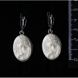 Серьги из крафтовой смолы, цвет белый, кабошон "камея", простой овал 25х18мм, швензы посеребрение Серьги из крафтовой смолы, цвет белый, кабошон "камея", простой овал 25х18мм, швензы посеребрение