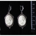 Серьги из крафтовой смолы, цвет белый, кабошон "камея", овал 25х18мм, "медальон", швензы посеребрение Серьги из крафтовой смолы, цвет белый, кабошон "камея", овал 25х18мм, "медальон", швензы посеребрение