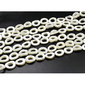 Бусины из перламутра овал 15*20мм цвет белый, 40см, 20 бусин