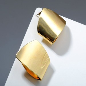 Серьги металл "Геометрия" заворот, цвет золото Серьги металл "Геометрия" заворот, цвет золото