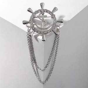 Булавка "Штурвал" якорь с цепочкой, цвет белый, цвет серебристый