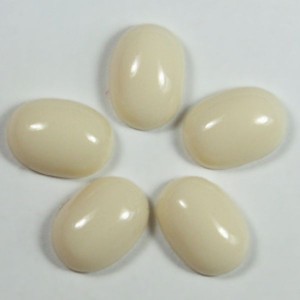 Кабошон, белый агат (иск.), 10*14*4,5мм.