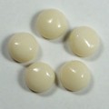 Кабошон, белый агат (иск.), 6*6*3,3мм.