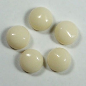 Кабошон, белый агат (иск.), 6*6*3,3мм.