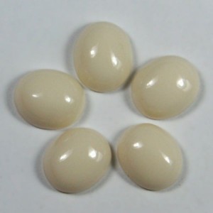 Кабошон, белый агат (иск.), 10*12*4,5мм.