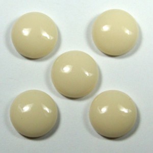 Кабошон, белый агат (иск.), 14*14*5мм.