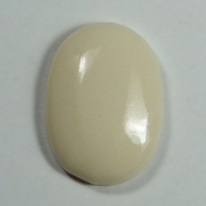 Кабошон, белый агат (иск.), 18*25*6мм.