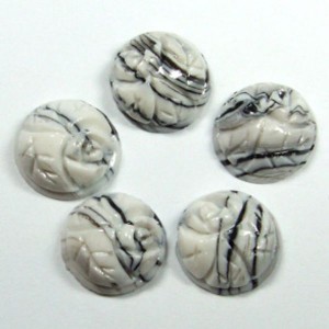 Кабошон, черный агат с цветком (иск.), 12*12*5,5мм. Кабошон, черный агат с цветком (иск.), 12*12*5,5мм.