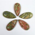 Унакит, кабошон  капля, 15*30*7мм.