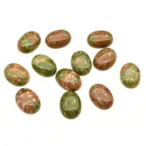 Кабошон унакит овал, 15*20*6мм. Кабошон унакит овал, 15*20*6мм.