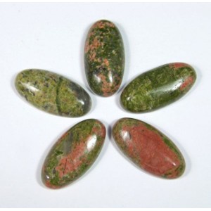 Кабошон унакит овал, 15*30*5мм. Кабошон унакит овал, 15*30*5мм.