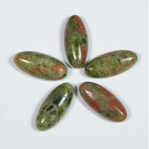 Кабошон унакит овал, 8*18*4,5мм. Кабошон унакит овал, 8*18*4,5мм.