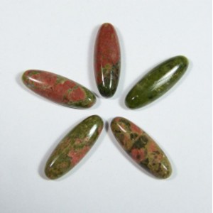 Кабошон унакит овал, 8*23*5мм.