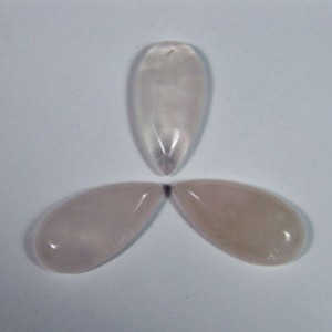 Кабошон из розового кварца капля, 15*30*6,5мм.