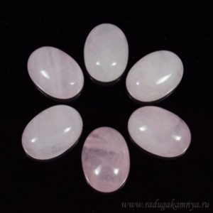 Кабошон из розового кварца овал, 13*18*6мм.