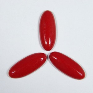 Кабошон, коралл (иск.) овал, 10*25*4мм.