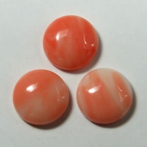 Кабошон, коралл (иск.), 14*14*5,2мм.