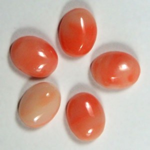 Кабошон, коралл (иск.), 7*9*4мм.