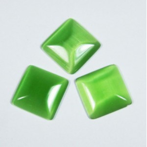 Кабошон кошачий глаз(иск.) зеленый квадрат, 20*20*4,5мм.