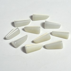 Кабошон кошачий глаз(иск.) клык цвет белый, 6*12*4мм, уп. 10шт. Кабошон кошачий глаз(иск.) клык цвет белый, 6*12*4мм, уп. 10шт.