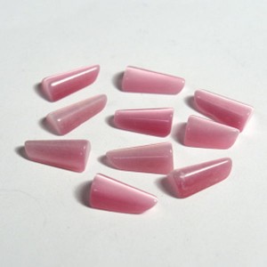 Кабошон кошачий глаз(иск.) клык цвет  розовый, 6*12*4мм, уп. 10шт.