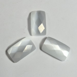 Кабошон кошачий глаз(иск.) прямоугольник гр. белый, 15*9*5мм. Кабошон кошачий глаз(иск.) прямоугольник гр. белый, 15*9*5мм.