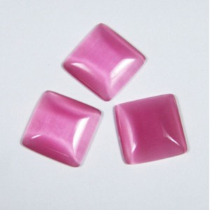 Кабошон кошачий глаз(иск.) розовый квадрат, 20*20*4,5мм.