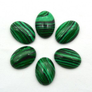 Кабошон, малахит (иск.) овал, 13*18*5мм. Кабошон, малахит (иск.) овал, 13*18*5мм.